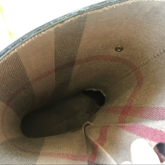 BURBERRY “Holloway” Stud Rain Boots *flaw* Size 9 - Picture 3 of 7